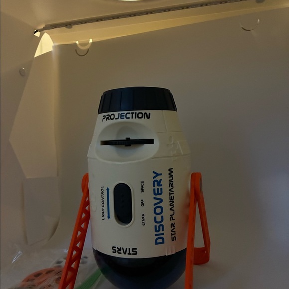 Discovery 2-in-1 Planetarium Space Projector - Picture 5 of 6